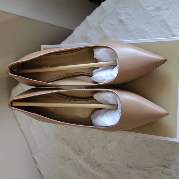 NWT - Michael Kors Keke Mid Pump size 8.5 - Picture 9 of 11